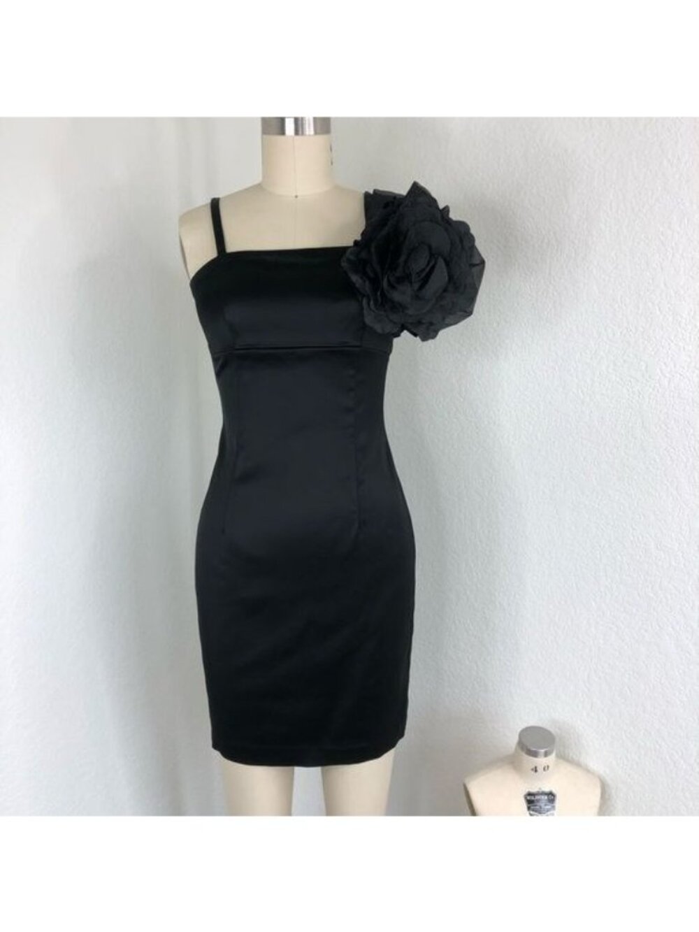 VTG Betsy Johnson Sex and the City Carrie Floral PinkSatin Sheath Mini Dress